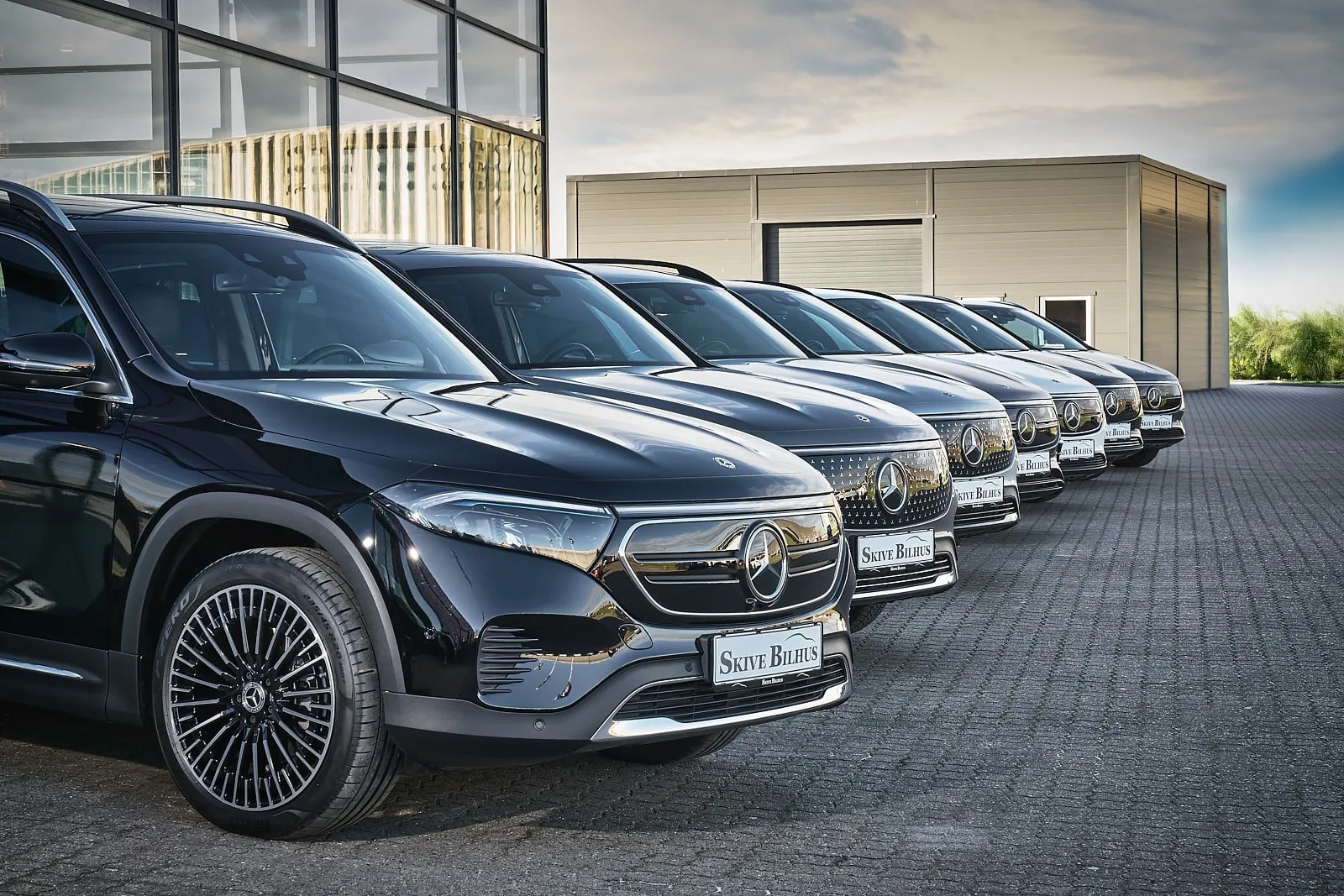 Række af nyere Mercedes-biler hos Skive Bilhus