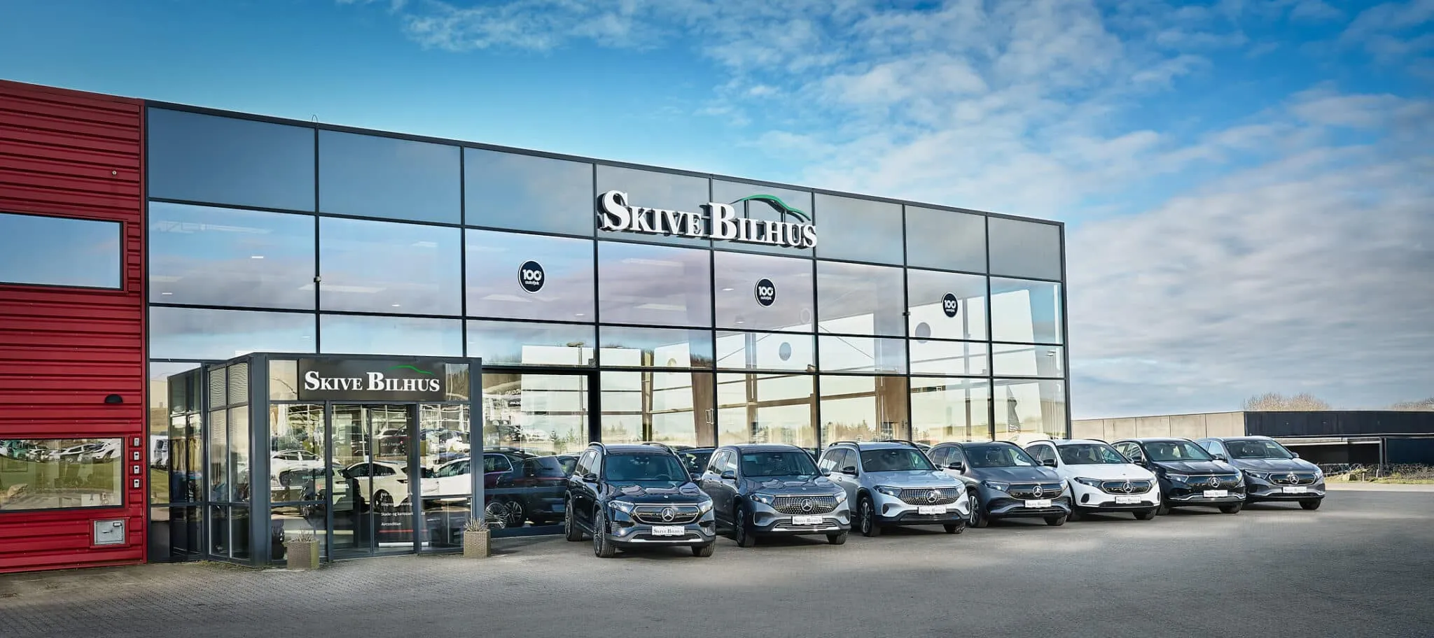 Skive Bilhus ApS facade med nyere Mercedes-biler